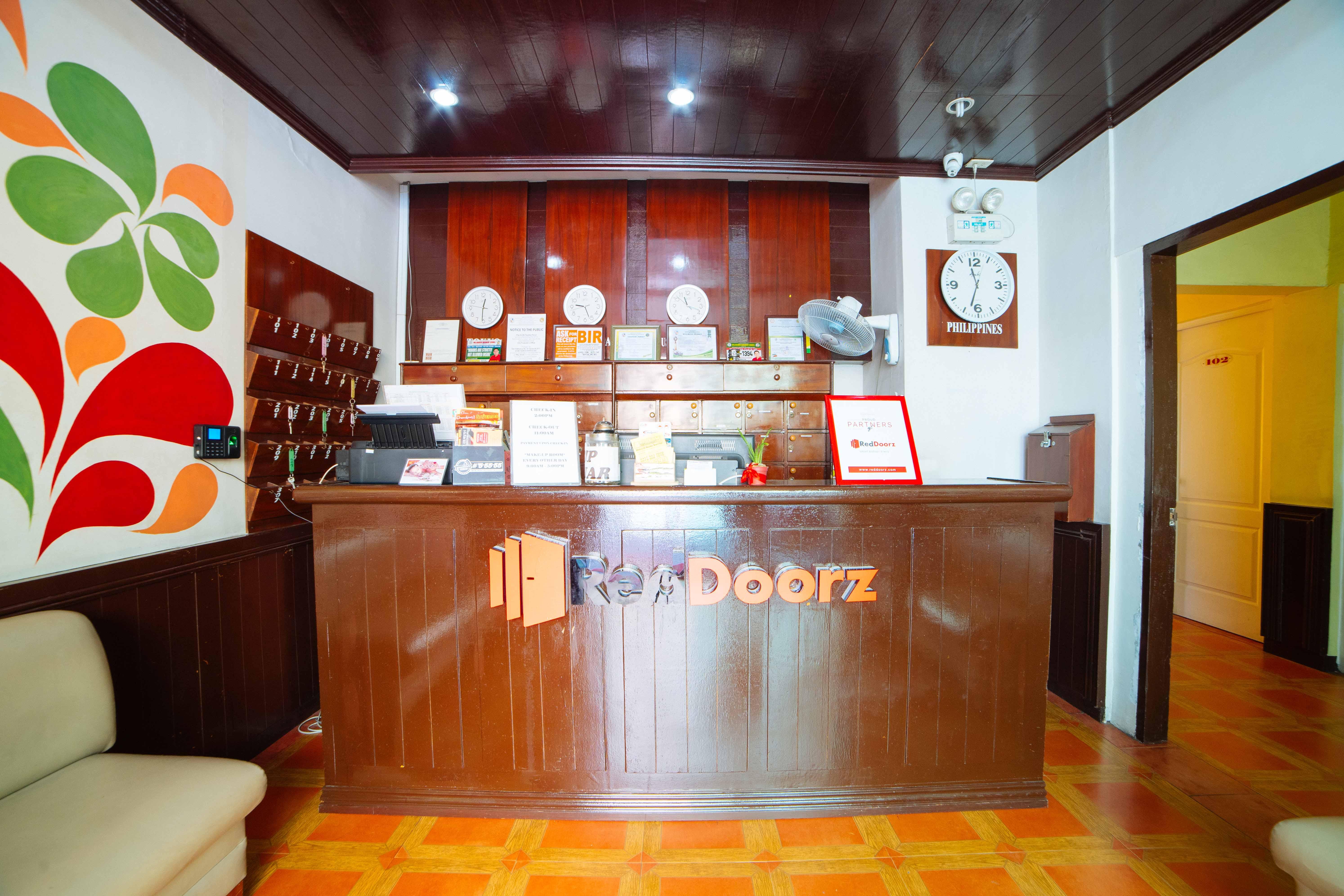 红多兹酒店-近安吉利斯步行街 外观 照片